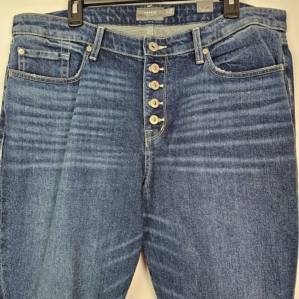 NWT TORRID Destructed Knee Distressed Button Fly Raw Hem Jean 18S 14589345 - Picture 3 of 13